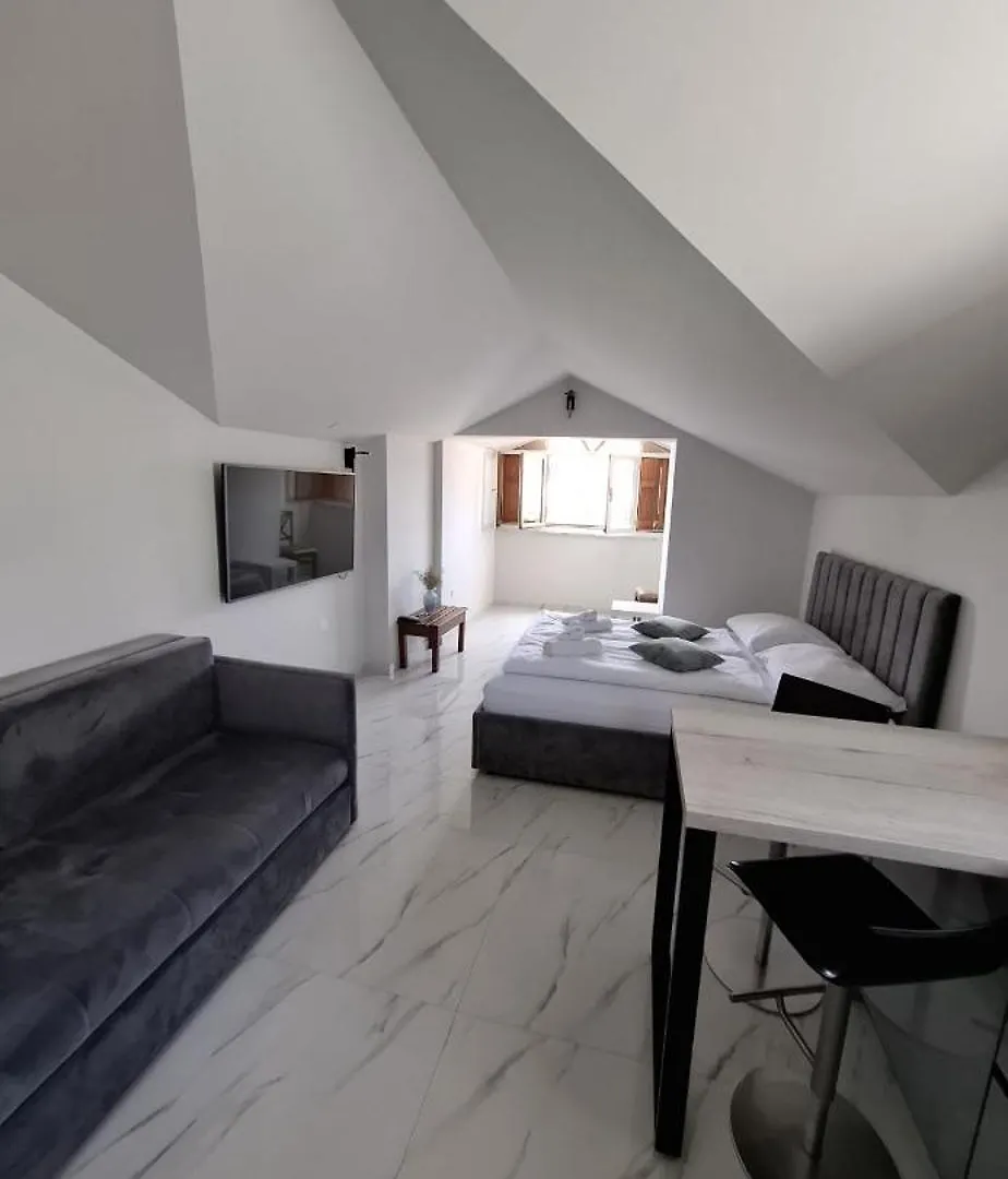 H&H Rooms Rovinj - Adults Only 0*,